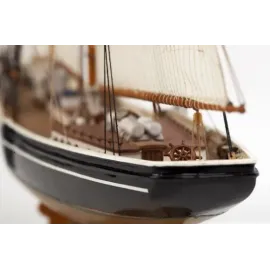 Billing Boats 1:100 Bluenose II - Wooden Hull
